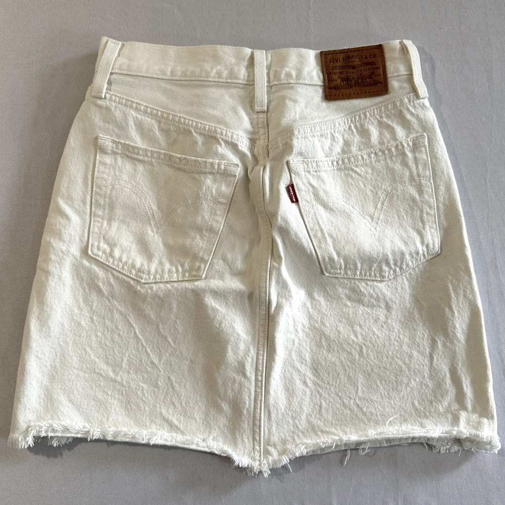 Levi's Denim High Rise Deconstructed Button Fly White Jean Skirt Raw Hem Sz 25 - Picture 6 of 13